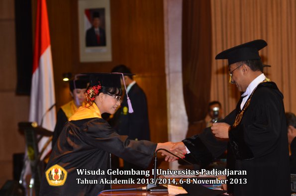 wisuda-unpad-gel-i-ta-2013_2014-fakultas-kedokteran-gigi-oleh-rektor-071