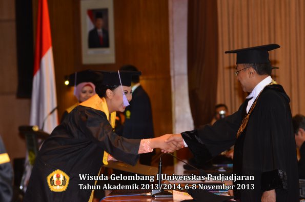 wisuda-unpad-gel-i-ta-2013_2014-fakultas-kedokteran-gigi-oleh-rektor-073