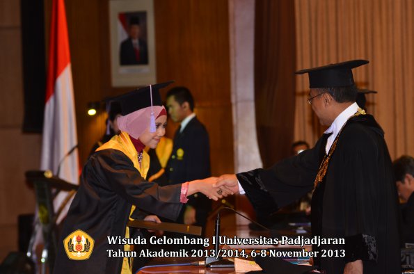 wisuda-unpad-gel-i-ta-2013_2014-fakultas-kedokteran-gigi-oleh-rektor-074