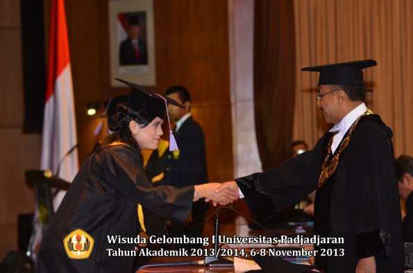 wisuda-unpad-gel-i-ta-2013_2014-fakultas-kedokteran-gigi-oleh-rektor-075