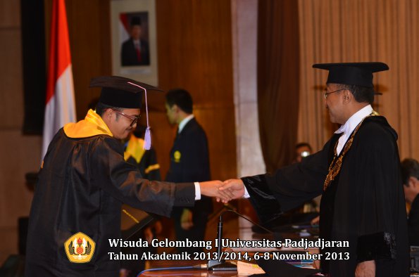 wisuda-unpad-gel-i-ta-2013_2014-fakultas-kedokteran-gigi-oleh-rektor-076