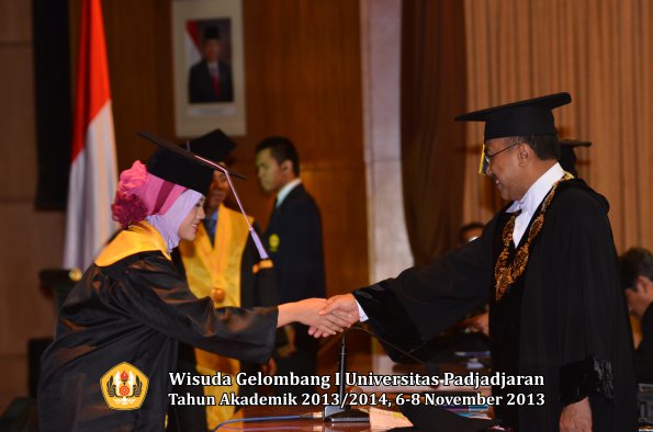 wisuda-unpad-gel-i-ta-2013_2014-fakultas-kedokteran-gigi-oleh-rektor-077