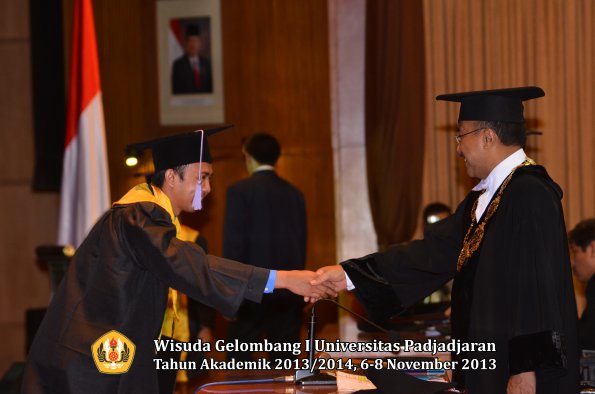 wisuda-unpad-gel-i-ta-2013_2014-fakultas-kedokteran-gigi-oleh-rektor-078