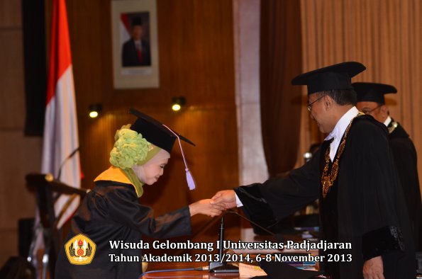 wisuda-unpad-gel-i-ta-2013_2014-fakultas-kedokteran-gigi-oleh-rektor-079