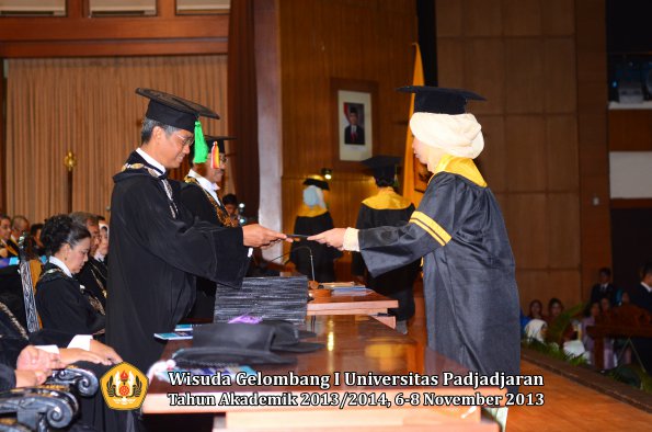 wisuda-unpad-gel-i-ta-2013_2014-fakultas-kedokteran-oleh-dekan-011