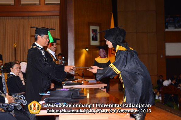 wisuda-unpad-gel-i-ta-2013_2014-fakultas-kedokteran-oleh-dekan-116