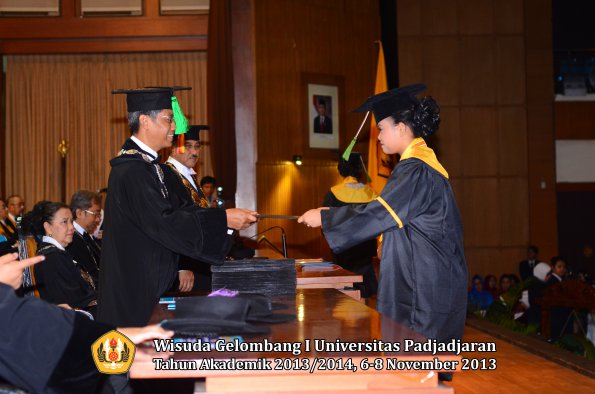 wisuda-unpad-gel-i-ta-2013_2014-fakultas-kedokteran-oleh-dekan-140