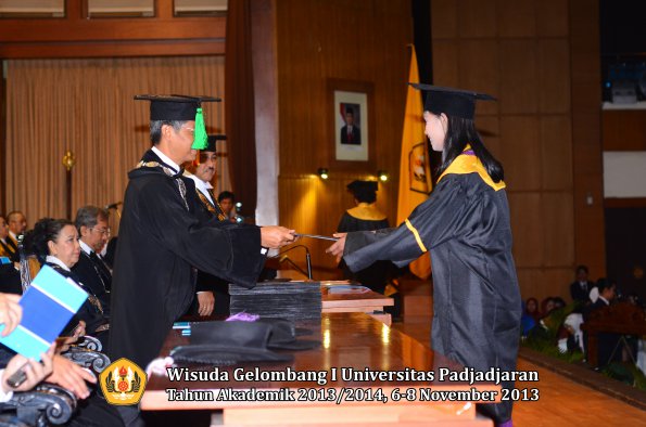 wisuda-unpad-gel-i-ta-2013_2014-fakultas-kedokteran-oleh-dekan-141