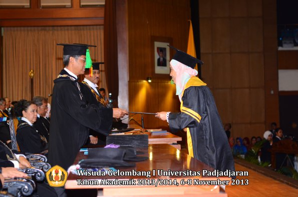 wisuda-unpad-gel-i-ta-2013_2014-fakultas-kedokteran-oleh-dekan-150