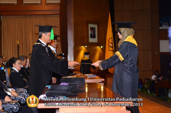 wisuda-unpad-gel-i-ta-2013_2014-fakultas-kedokteran-oleh-dekan-151