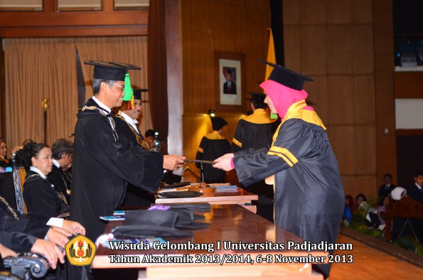 wisuda-unpad-gel-i-ta-2013_2014-fakultas-kedokteran-oleh-dekan-166