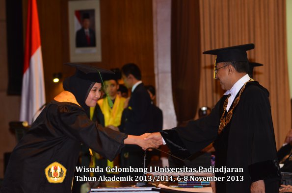 wisuda-unpad-gel-i-ta-2013_2014-fakultas-kedokteran-oleh-rektor-009