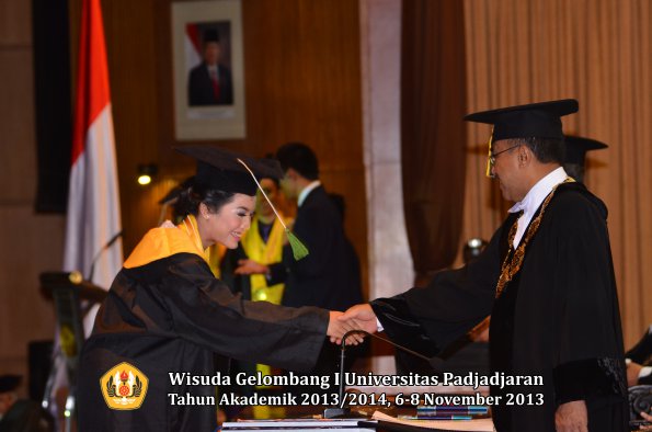 wisuda-unpad-gel-i-ta-2013_2014-fakultas-kedokteran-oleh-rektor-010