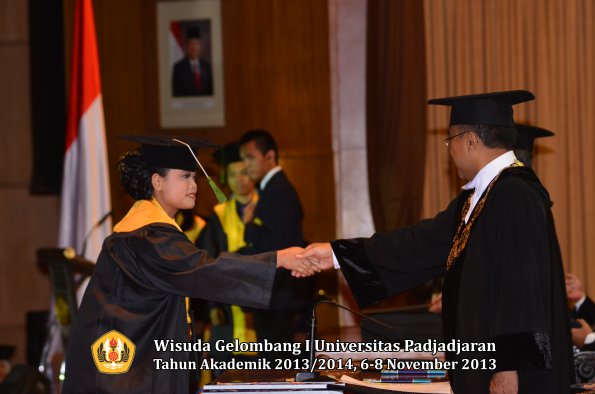 wisuda-unpad-gel-i-ta-2013_2014-fakultas-kedokteran-oleh-rektor-011