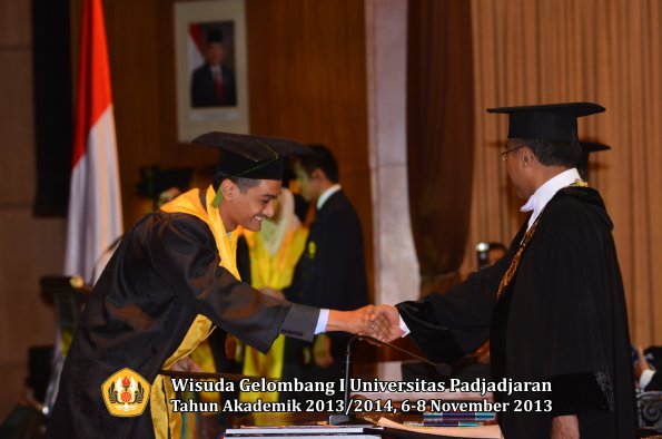 wisuda-unpad-gel-i-ta-2013_2014-fakultas-kedokteran-oleh-rektor-022