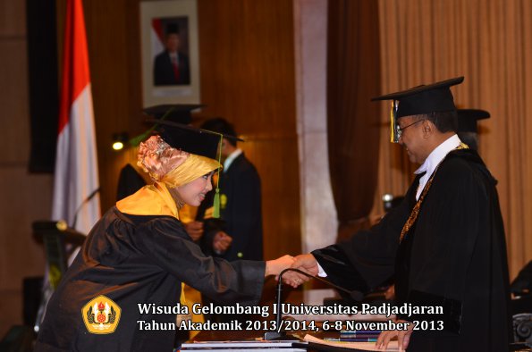 wisuda-unpad-gel-i-ta-2013_2014-fakultas-kedokteran-oleh-rektor-030