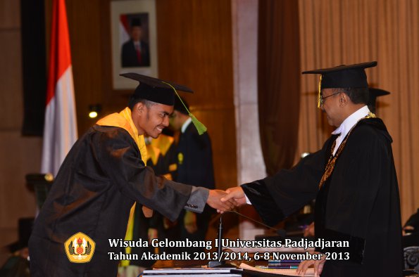 wisuda-unpad-gel-i-ta-2013_2014-fakultas-kedokteran-oleh-rektor-031
