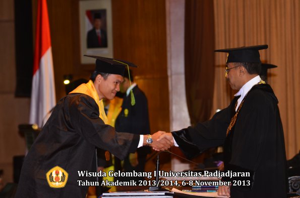 wisuda-unpad-gel-i-ta-2013_2014-fakultas-kedokteran-oleh-rektor-034
