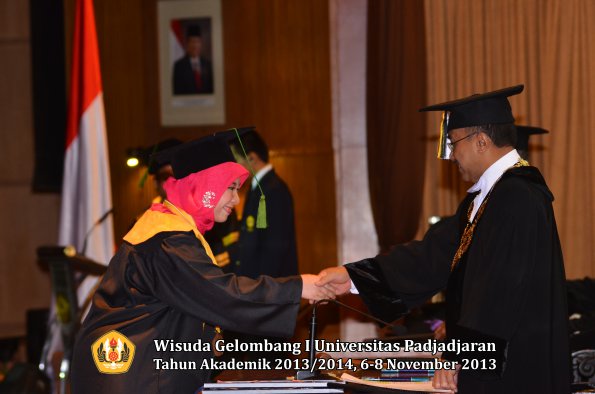 wisuda-unpad-gel-i-ta-2013_2014-fakultas-kedokteran-oleh-rektor-035
