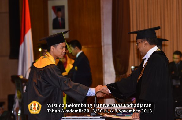 wisuda-unpad-gel-i-ta-2013_2014-fakultas-kedokteran-oleh-rektor-036