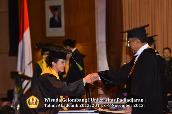 wisuda-unpad-gel-i-ta-2013_2014-fakultas-kedokteran-oleh-rektor-040
