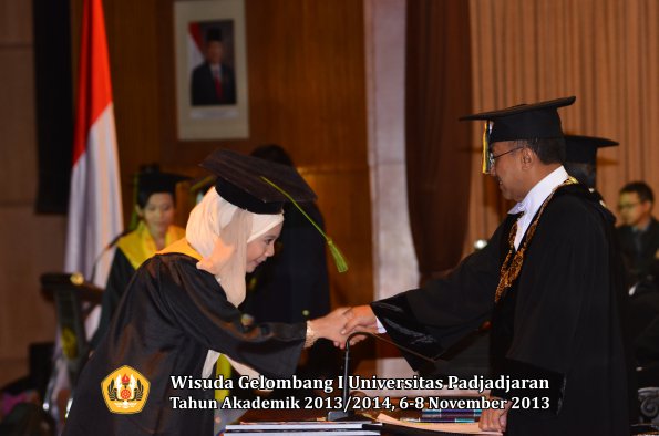 wisuda-unpad-gel-i-ta-2013_2014-fakultas-kedokteran-oleh-rektor-042
