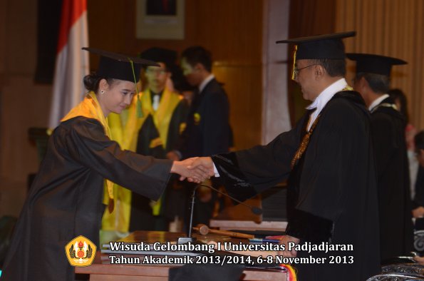 wisuda-unpad-gel-i-ta-2013_2014-fakultas-kedokteran-oleh-rektor-045