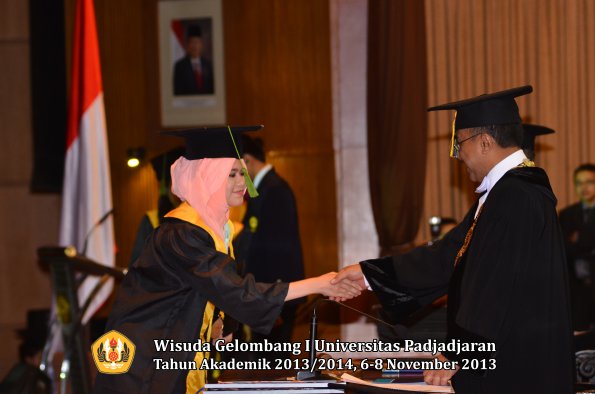 wisuda-unpad-gel-i-ta-2013_2014-fakultas-kedokteran-oleh-rektor-048