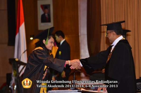 wisuda-unpad-gel-i-ta-2013_2014-fakultas-kedokteran-oleh-rektor-049