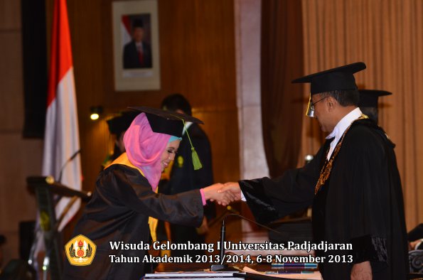 wisuda-unpad-gel-i-ta-2013_2014-fakultas-kedokteran-oleh-rektor-052