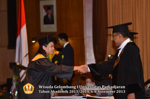 wisuda-unpad-gel-i-ta-2013_2014-fakultas-kedokteran-oleh-rektor-053