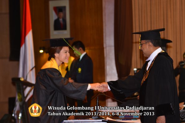 wisuda-unpad-gel-i-ta-2013_2014-fakultas-kedokteran-oleh-rektor-057