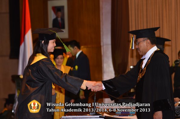 wisuda-unpad-gel-i-ta-2013_2014-fakultas-kedokteran-oleh-rektor-063