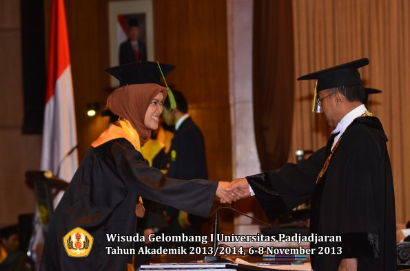 wisuda-unpad-gel-i-ta-2013_2014-fakultas-kedokteran-oleh-rektor-066