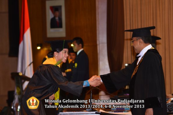 wisuda-unpad-gel-i-ta-2013_2014-fakultas-kedokteran-oleh-rektor-069