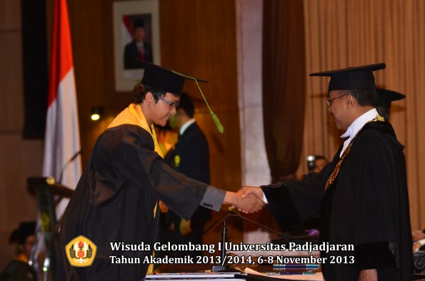 wisuda-unpad-gel-i-ta-2013_2014-fakultas-kedokteran-oleh-rektor-070