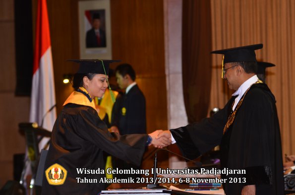 wisuda-unpad-gel-i-ta-2013_2014-fakultas-kedokteran-oleh-rektor-072
