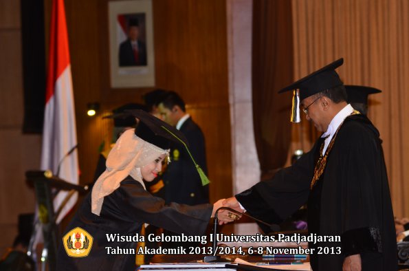 wisuda-unpad-gel-i-ta-2013_2014-fakultas-kedokteran-oleh-rektor-075