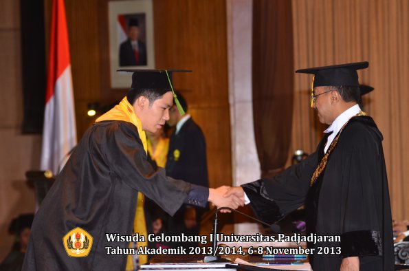 wisuda-unpad-gel-i-ta-2013_2014-fakultas-kedokteran-oleh-rektor-078