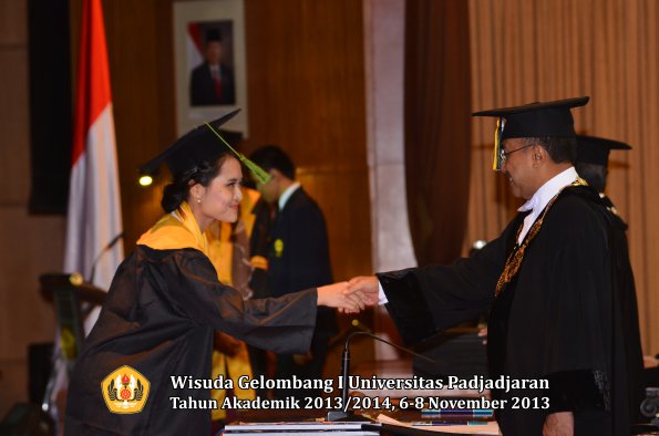wisuda-unpad-gel-i-ta-2013_2014-fakultas-kedokteran-oleh-rektor-081