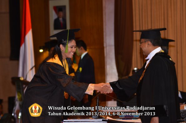 wisuda-unpad-gel-i-ta-2013_2014-fakultas-kedokteran-oleh-rektor-086