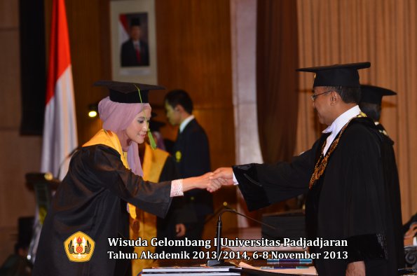 wisuda-unpad-gel-i-ta-2013_2014-fakultas-kedokteran-oleh-rektor-088