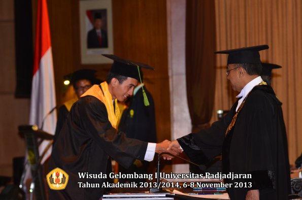 wisuda-unpad-gel-i-ta-2013_2014-fakultas-kedokteran-oleh-rektor-095