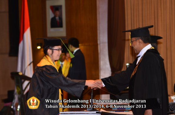 wisuda-unpad-gel-i-ta-2013_2014-fakultas-kedokteran-oleh-rektor-098