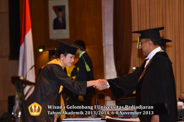 wisuda-unpad-gel-i-ta-2013_2014-fakultas-kedokteran-oleh-rektor-099