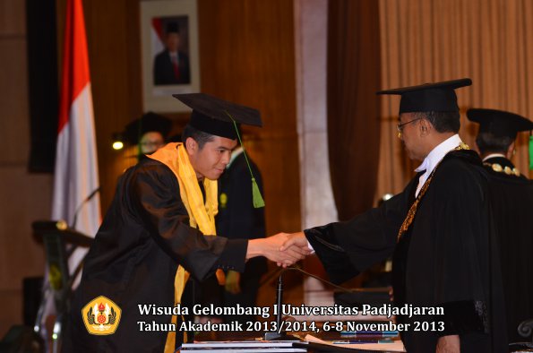 wisuda-unpad-gel-i-ta-2013_2014-fakultas-kedokteran-oleh-rektor-102