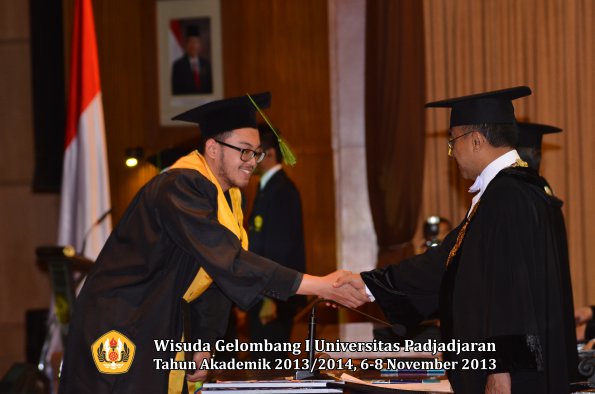 wisuda-unpad-gel-i-ta-2013_2014-fakultas-kedokteran-oleh-rektor-104