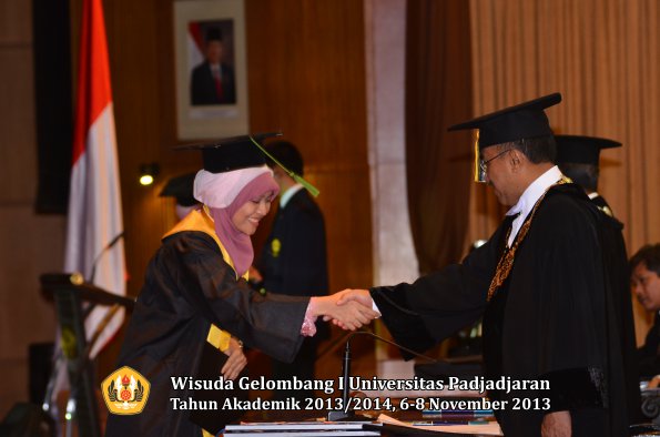 wisuda-unpad-gel-i-ta-2013_2014-fakultas-kedokteran-oleh-rektor-105