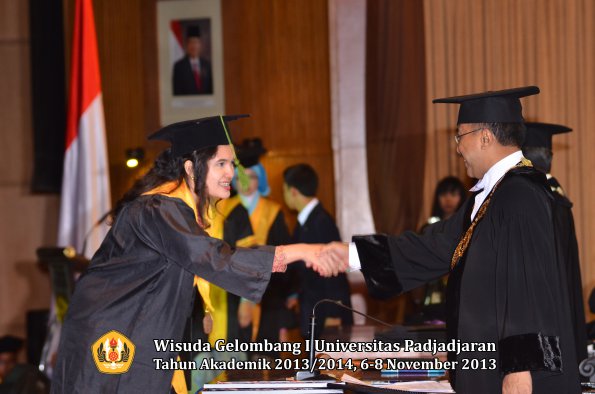 wisuda-unpad-gel-i-ta-2013_2014-fakultas-kedokteran-oleh-rektor-107