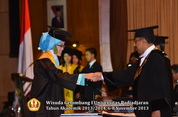 wisuda-unpad-gel-i-ta-2013_2014-fakultas-kedokteran-oleh-rektor-109